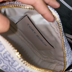 SOLD// Tory Burch Gemini Link Crossbody